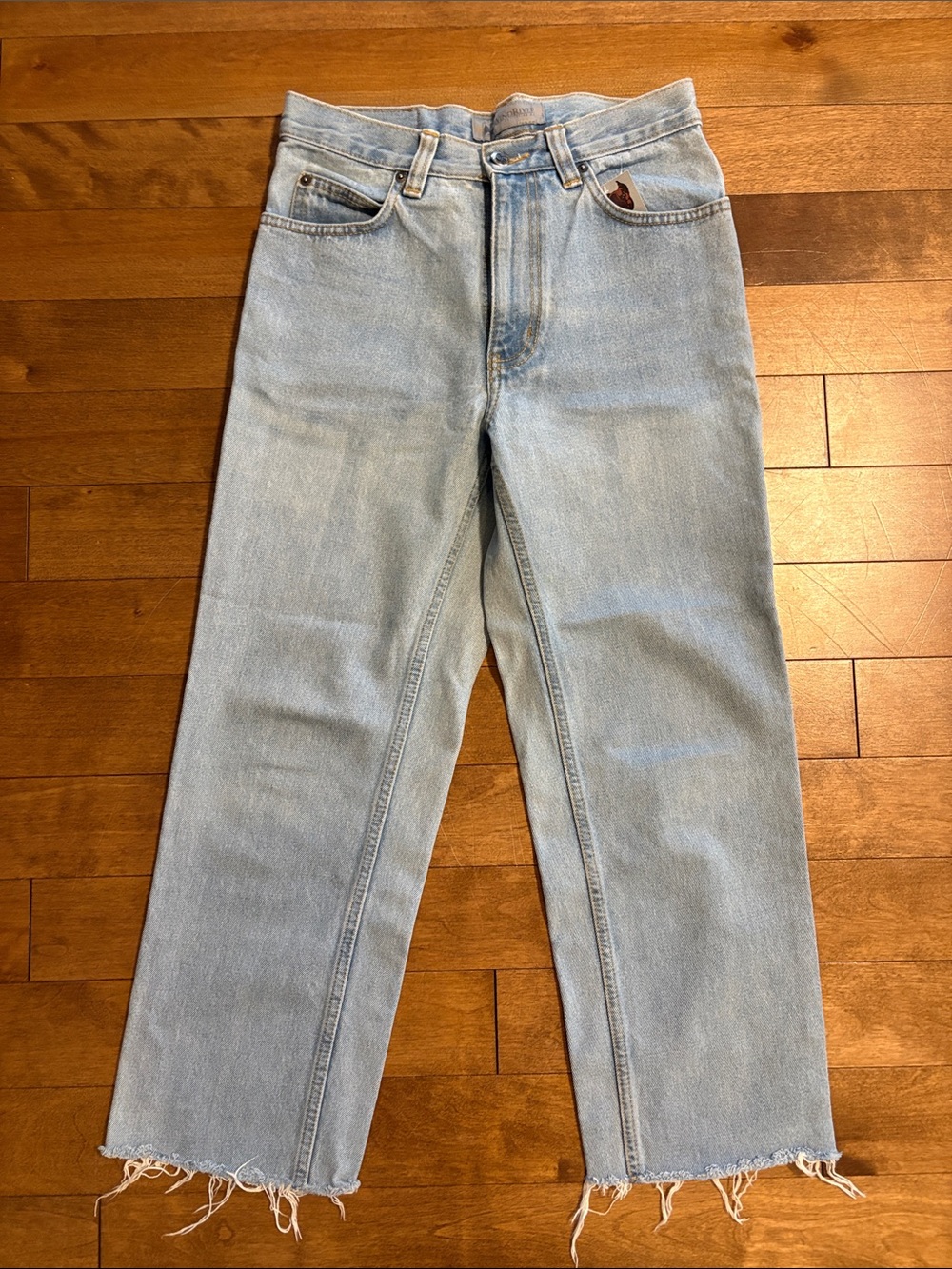 Women’s Light Blue Cropped Straight Jeans with Raw Hem